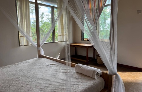 Kibale Hotel | Little Monkey Camp