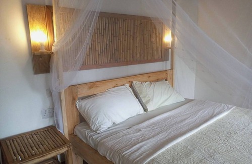 Kibale Hotel | Little Monkey Camp