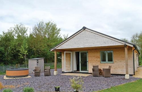 Axbridge Resort | Discover Family-Friendly Little Moorland Farm Lodges
