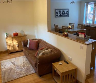 Egloshayle House | Kid-Friendly Haven at Little Nest EV Point - Rated 9.3/10