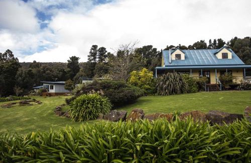 Taranna Apartment | Explore Little Norfolk Bay Events and Chalets with Hot Tub
