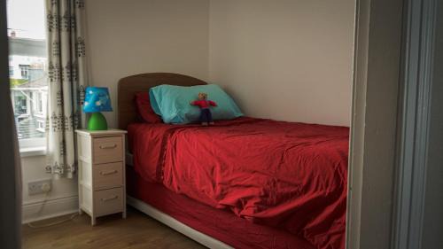 Donaghadee House | Oceanfront Little Oak Seafront House with Scenic Views