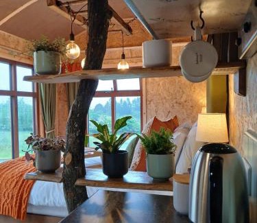 Clitheroe Cabin | Exceptional Little Oakhurst: Child-Friendly Haven with Hot Tub