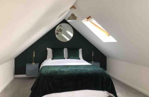 Llangwm Apartment | Unforgettable Stays at Little Oaks - Guest Rated 9.8