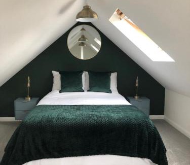 Llangwm Apartment | Unforgettable Stays at Little Oaks - Guest Rated 9.8