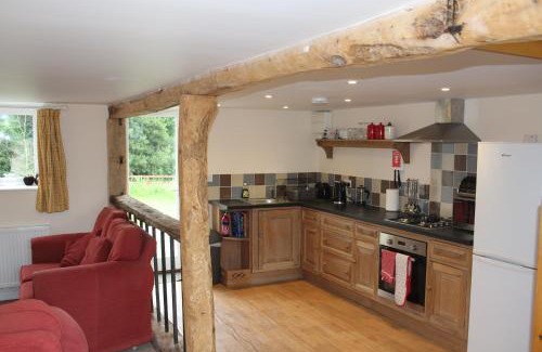 Stowmarket House | Pet-Friendly Getaway at Little Oaks - Rated 9.1/10
