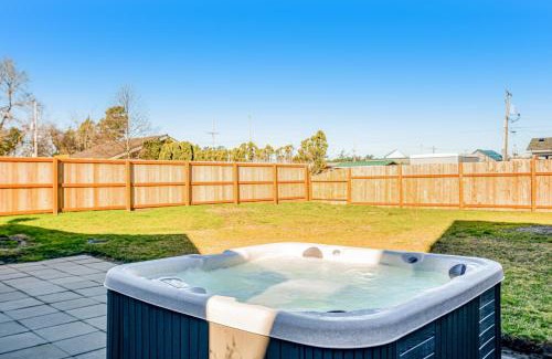 Ocean Park House | Charming Little Ocean: Pet-Friendly Getaway with Hot Tub