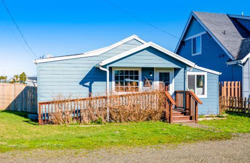 Ocean Park House | Charming Little Ocean: Pet-Friendly Getaway with Hot Tub