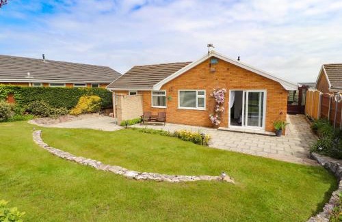 Penrhyn Bay House | Family-Friendly Retreat at Little Orme Bungalow - 9.8 Rated