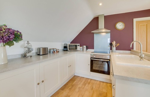 Foxley House | Cozy Little Owl Loft: Perfect One Bedroom Getaway
