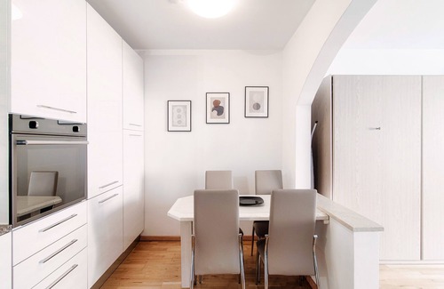 Paradiso Apartment | Discover Little Paradise: Family-Friendly with Spa & Breakfast