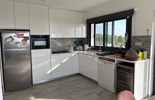 Tremithousa Apartment | Tranquil Stay at Little Paradise with Spa and Breakfast