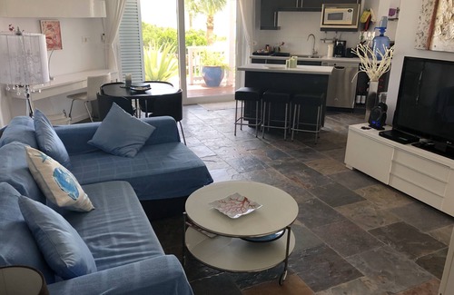Cockburn Town House | Exceptional Retreat at Little Paradise Sandy Point Bahamas