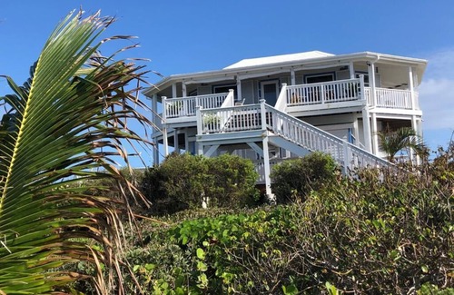 Cockburn Town House | Exceptional Retreat at Little Paradise Sandy Point Bahamas