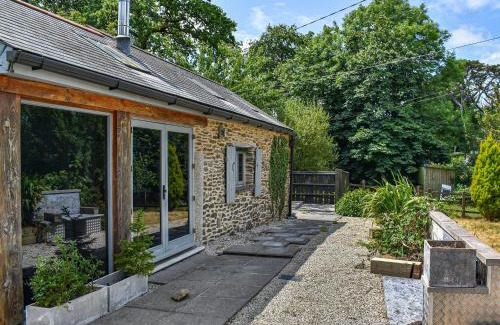 Saltash House | Family-Friendly Getaway at Little Penquite - 8/10 Rated