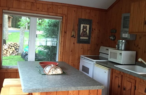Birchwood Cabin | Cozy Cabin Perfect for Family Fun or Romantic Escapes