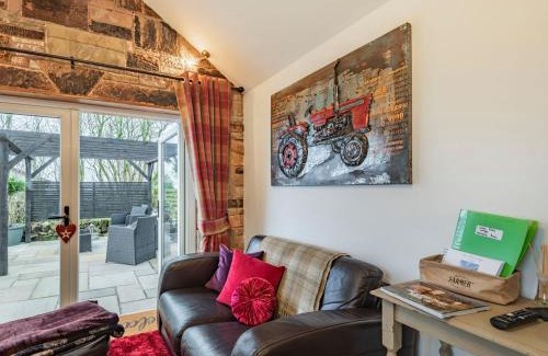 Tunstall House | Kid-Friendly Getaway at Little Pines Lodge - Rated 9.4/10