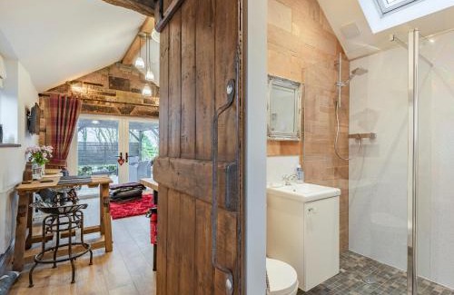 Tunstall House | Kid-Friendly Getaway at Little Pines Lodge - Rated 9.4/10