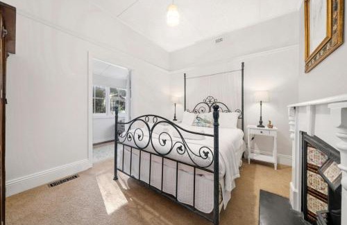 Leura House | Kid-Friendly Getaway at Little Pomander - 4-Star Stay
