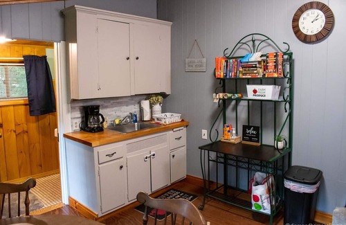 Windham Cottage | Unique Getaway at Little Pond: Lake Activities Await You