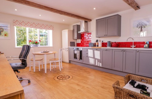 Bilting Cottage | Pet-Friendly LITTLE PONTUS with Pool in Charming Challock