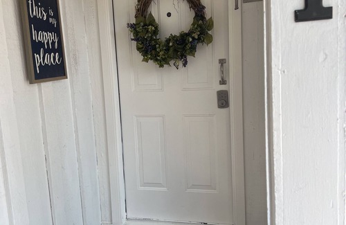 Edgebrook Apartment | Cozy Private Studio with Kitchen - Guest Rated 9.8/10