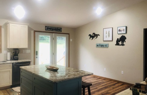 Pomeroy House | Guest Rated 9.8! Little Red Barn House with Pool & Breakfast