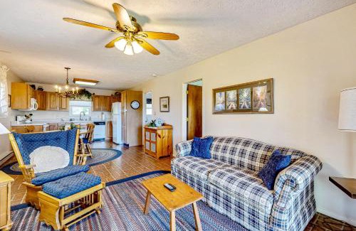Lake Junaluska House | Charming Little Red Cabin with Pool & Family-Friendly Vibes