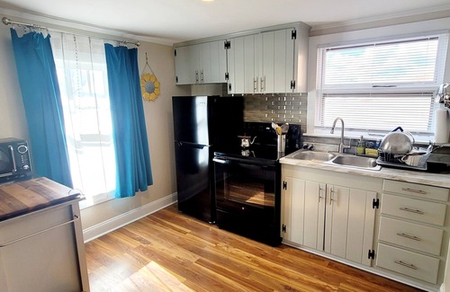 Bristol House | Discover Little Red Caboose: Spa, Breakfast & Casino Access
