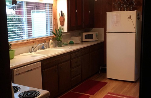 Shasta Cabin | Charming Little Red House: Cozy Retreat Near Whiskeytown Lake