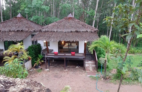 Nuea Khlong Hotel | Discover Little Rock Kohjum Resort: Family-Friendly Retreat