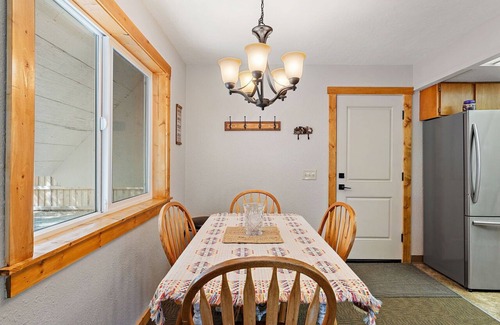 Riggins House | Pet-Friendly Getaway at Little Salmon River House