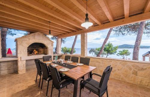 Tkon House | Discover Little Sea House: Oceanfront Bliss Awaits You