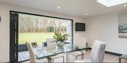 Maidstone House | Discover Little Seven Oaks: Pet-Friendly Retreats Await