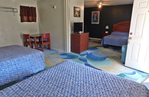 Murfreesboro Hotel | Budget-Friendly Little Shamrock Motel with Pool & Breakfast