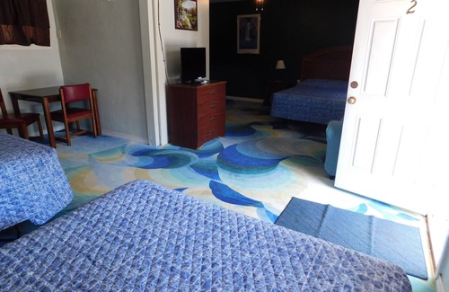 Murfreesboro Hotel | Budget-Friendly Little Shamrock Motel with Pool & Breakfast