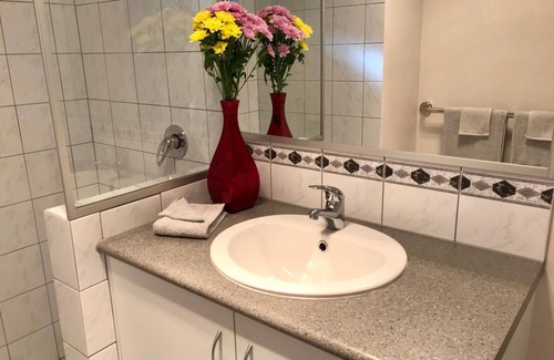 Bovell Bed & Breakfast | Eco-Friendly Getaway at Little Shangri-La - 10/10 Rated