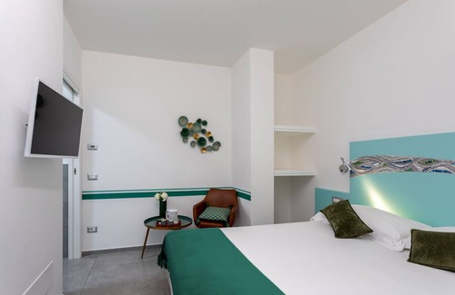 Arona Bed & Breakfast | Budget-Friendly Stay at Little Square with Breakfast Included