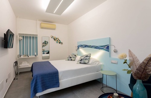 Arona Bed & Breakfast | Budget-Friendly Stay at Little Square with Breakfast Included
