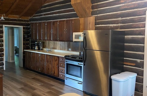 Lac du Flambeau Cabin | Ocean View Retreat at Little Stone's Throw Hotel