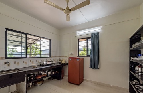 Paud Villa | Cozy Little Sunrise by Cosmicstays: Pet-Friendly Retreat
