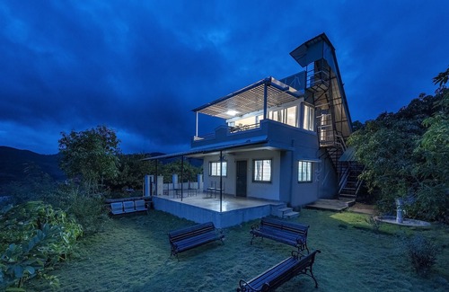 Paud Villa | Cozy Little Sunrise by Cosmicstays: Pet-Friendly Retreat