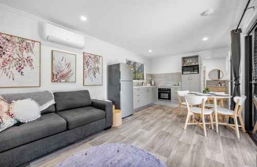 Sunshine Acres House | Inviting Little Sunshine - Private Guest Home with 9.8 Rating
