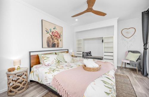 Sunshine Acres House | Inviting Little Sunshine - Private Guest Home with 9.8 Rating