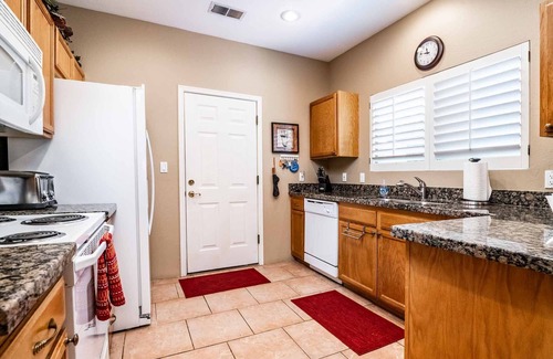 Nepenthe House | Heavenly Retreat: Walk to Pool & Hot Tub, Near Dining
