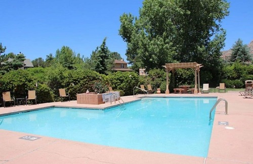 Nepenthe House | Heavenly Retreat: Walk to Pool & Hot Tub, Near Dining