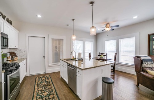 Tobin Hill House | Historic Little Texas by the Pearl Brewery: Pet Friendly Stay