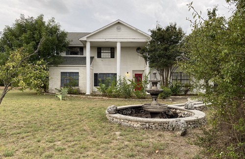 Round Rock House | Family-Friendly Retreat at Little Texas Awaits You