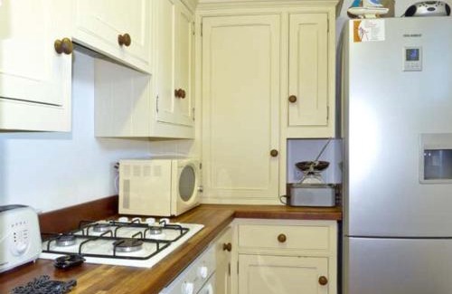Walton on the Naze House | Pet-Friendly Escape: Little Thatch, Rated 9.3/10 by Guests