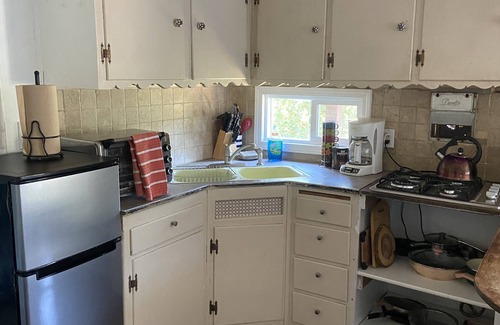 Topanga Cottage | Discover Little Topanga: Breathtaking Views & Pet-Friendly Stay